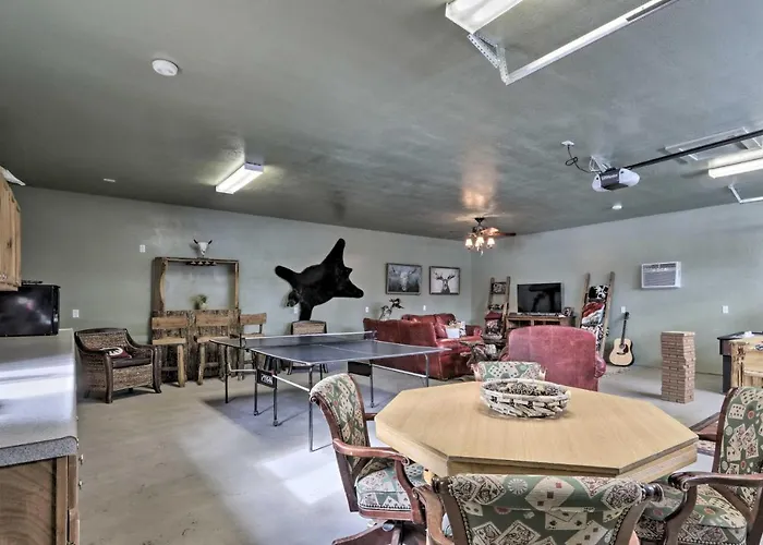 Dom wakacyjny Fire Pit + Game Room: Heber-overgaard Cabin! *