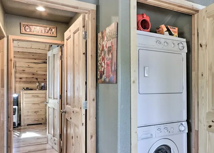 Fire Pit + Game Room: Heber-overgaard Cabin!
