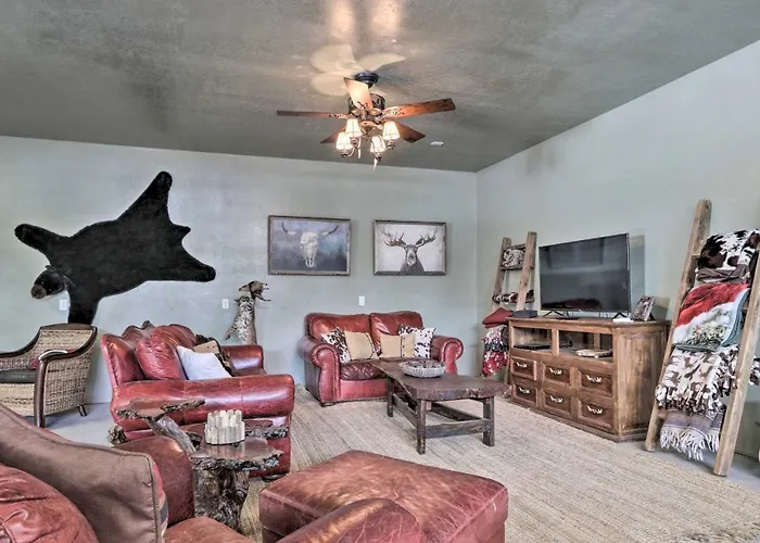 Fire Pit + Game Room: Heber-overgaard Cabin! Heber